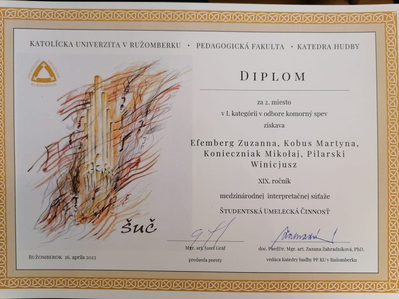 zdjęcie dyplomu dla Zuzanna Efemberg, Martyny Kobus, Mikołaj Konieczniak i Winicjusza Pilarskia